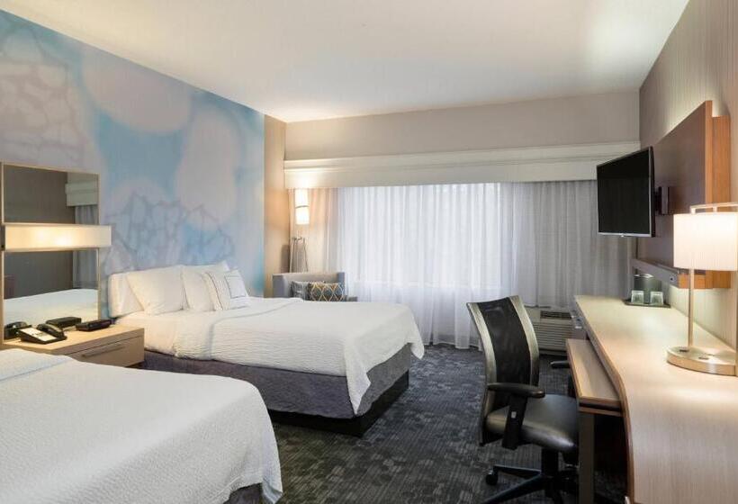Номер Стандарт с Балконом, Courtyard By Marriott Scranton Montage Mountain