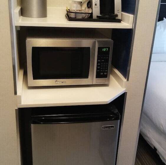 Люкс Адаптированный для Инвалидов, Holiday Inn Express And Suites Chicago West   St Charles, An Ihg