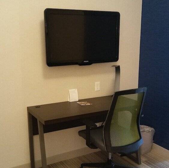Люкс, Holiday Inn Express And Suites Chicago West   St Charles, An Ihg