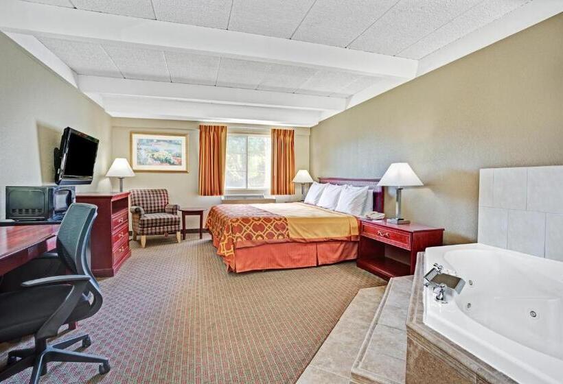 Люкс Deluxe Кровать Кинг, Travelodge By Wyndham Iowa City