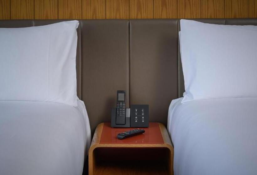 带2个双人床的标准工作室, Crowne Plaza Hobart, An Ihg