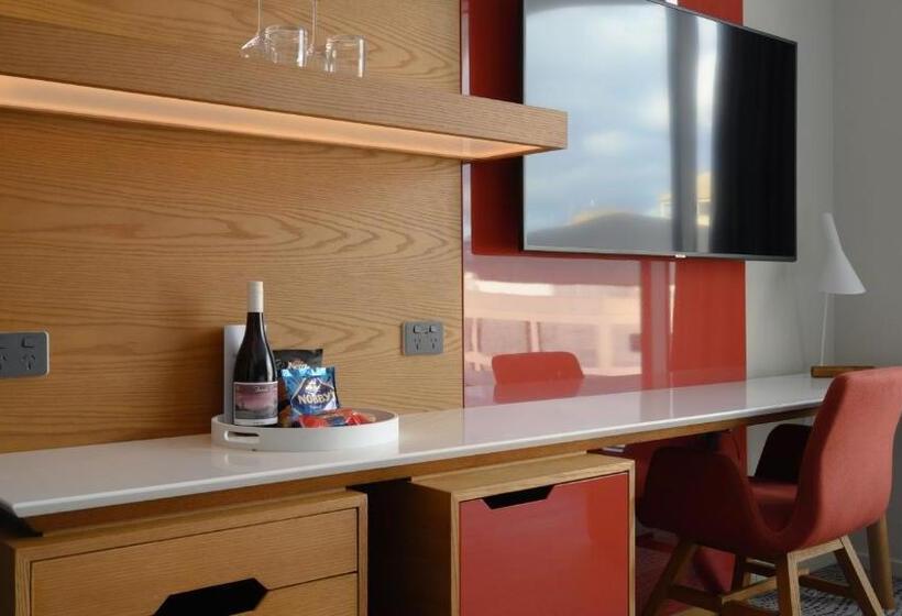 带2个双人床的标准工作室, Crowne Plaza Hobart, An Ihg