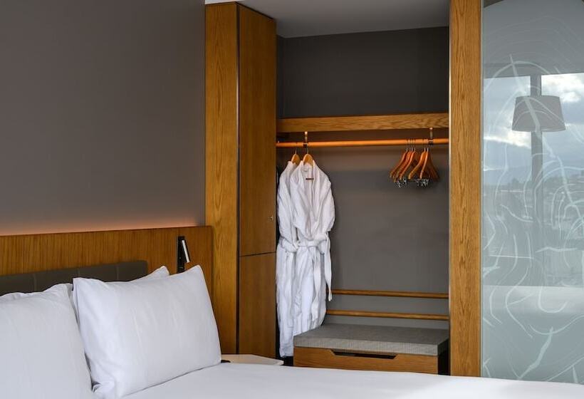 带2个双人床的标准工作室, Crowne Plaza Hobart, An Ihg
