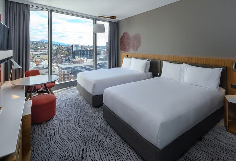 带2个双人床的标准工作室, Crowne Plaza Hobart, An Ihg