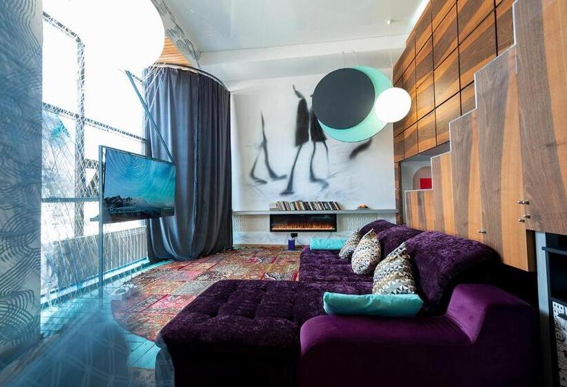 سوییت اجرایی, Inn Ozz