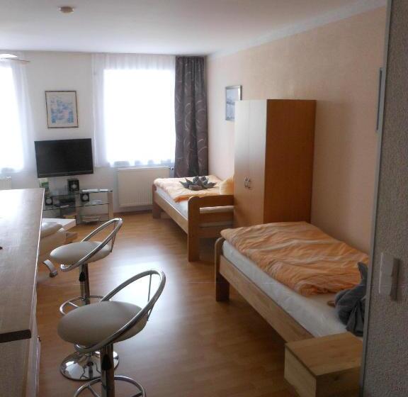 스탠다드 스튜디오, Pension Am Werder