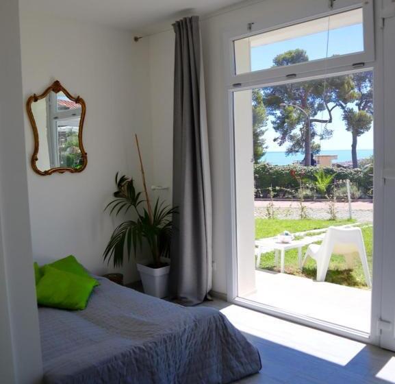 سوییت جونیور با چشم‌انداز دریا, Villa Tropical