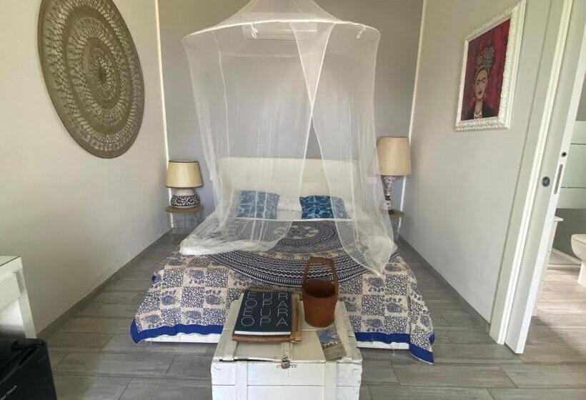 اتاق لوکس با چشم‌انداز دریا, Villa Tropical