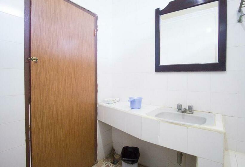Номер Стандарт, Reddoorz Plus Near Pelabuhan Bitung