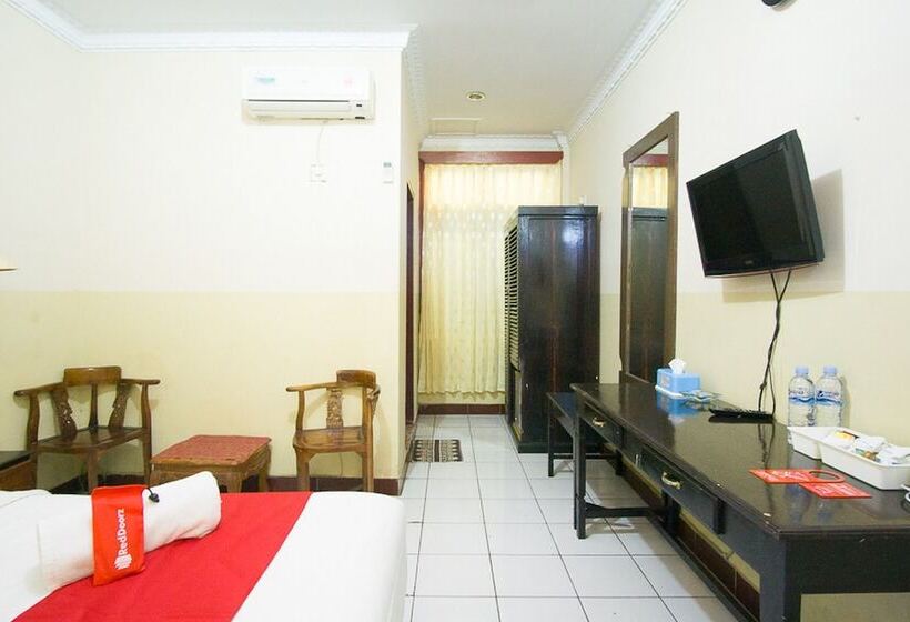 Номер Стандарт, Reddoorz Plus Near Pelabuhan Bitung