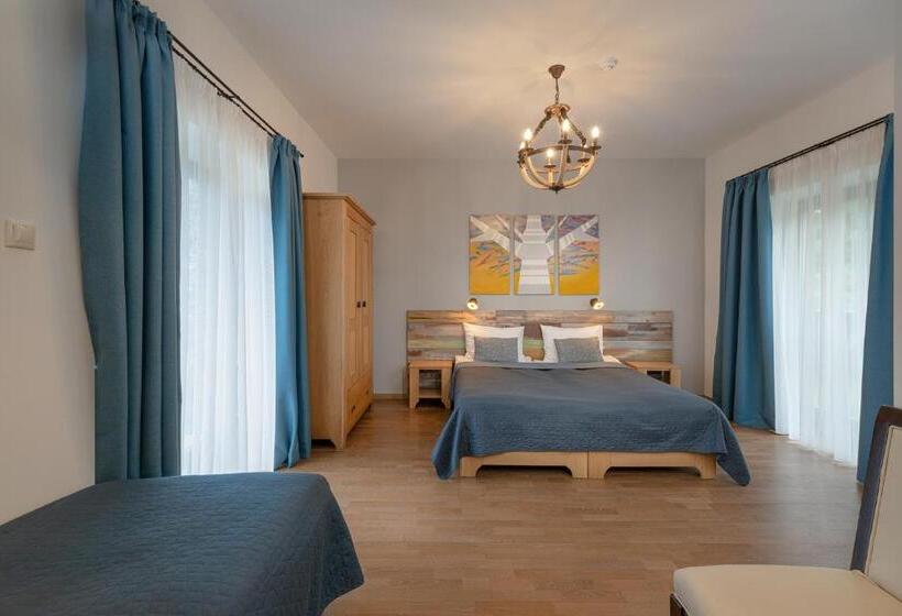 اتاق استاندارد سه تخته با بالکن, Butikhotel Visegrád