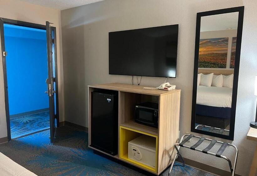 Номер Стандарт Адаптированный для Инвалидов, Days Inn By Wyndham Jamestown