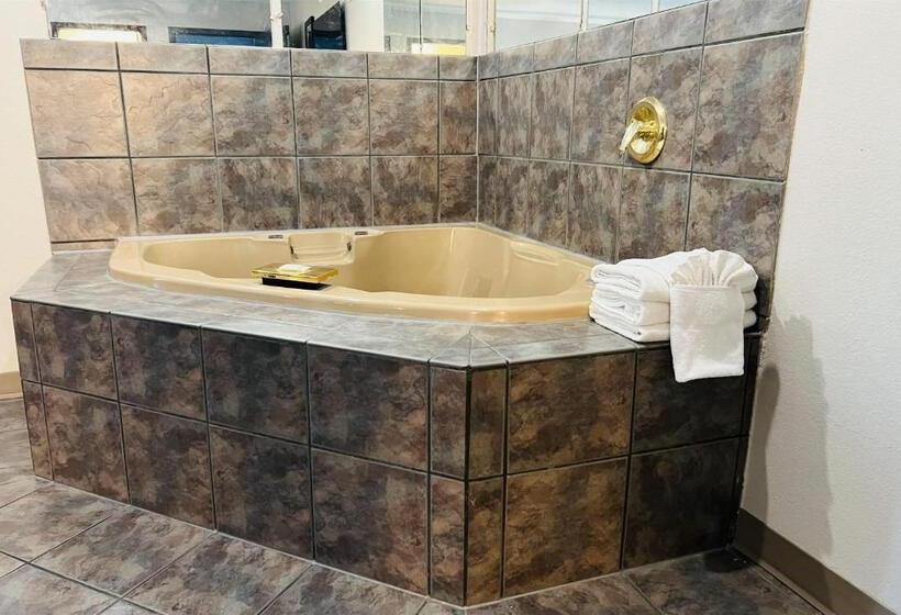 Люкс Deluxe Кровать Кинг, Days Inn By Wyndham Jamestown