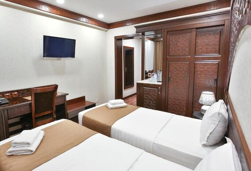 Номер Стандарт с Балконом, Orient Star Varahsha