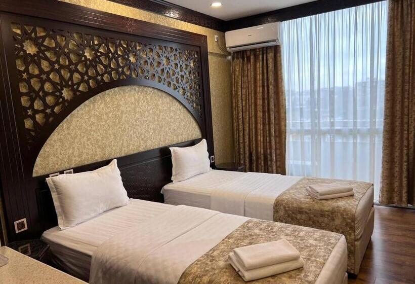 Номер Стандарт с Балконом, Orient Star Varahsha