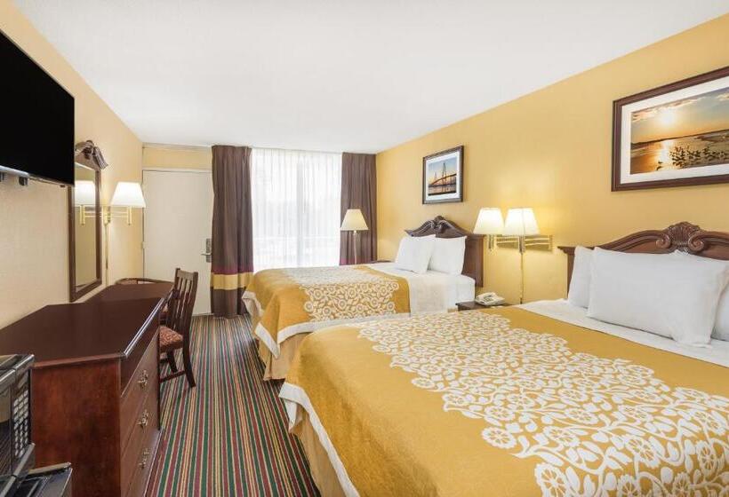 ２ダブルベッドのスタンダードルーム, Days Inn By Wyndham Mt Pleasantcharlestonpatriots Point