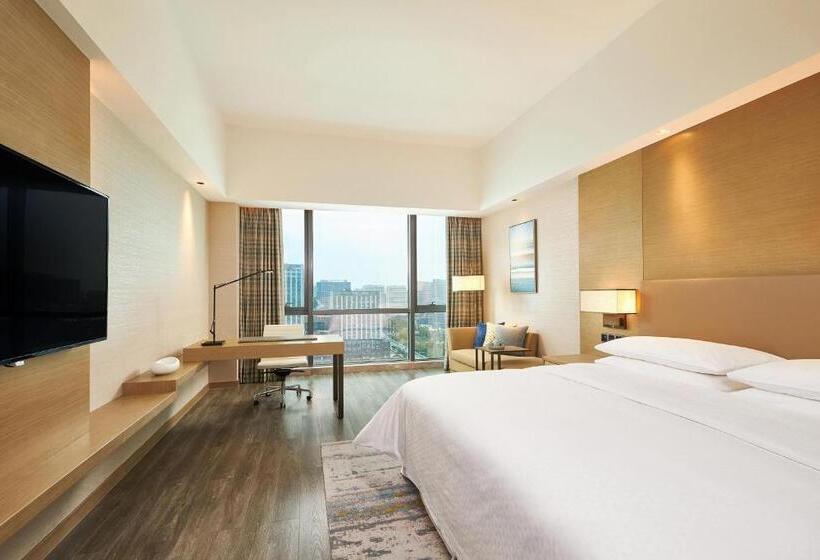 이그제큐티브 룸 킹사이즈 침대, Four Points By Sheraton Jiaxing