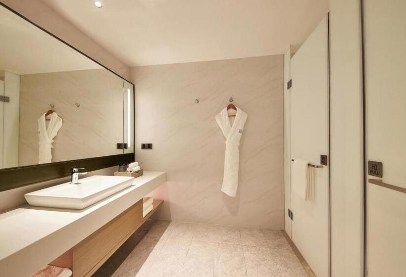 Номер Deluxe Кровать Куин, Four Points By Sheraton Jiaxing