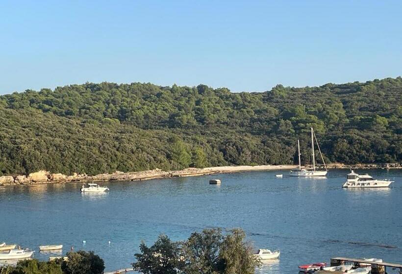 اتاق خانوادگی, Bb Ld