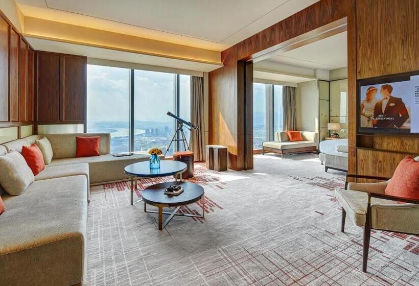 Deluxe Suite King Bed, Pullman Huizhou Kaisa