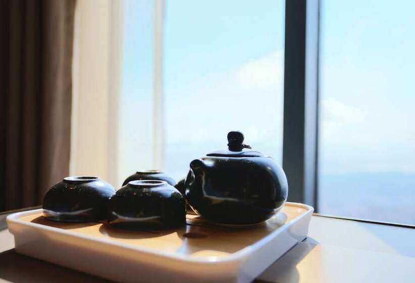 Deluxe room with river view, Pullman Huizhou Kaisa