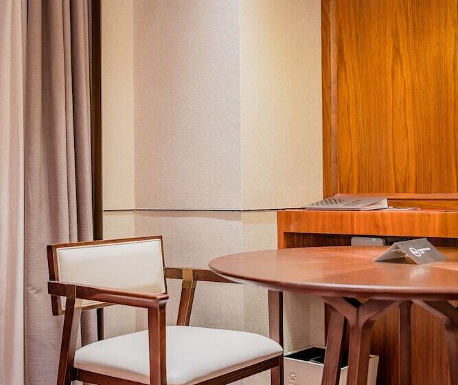 Deluxe room with river view, Pullman Huizhou Kaisa