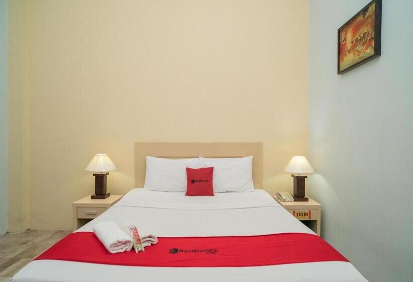 Номер Deluxe, Reddoorz Plus Near Uin Banjarmasin