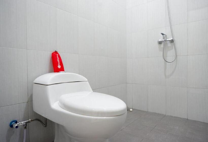 Номер Стандарт, Reddoorz Near Alun Alun Kudus 2
