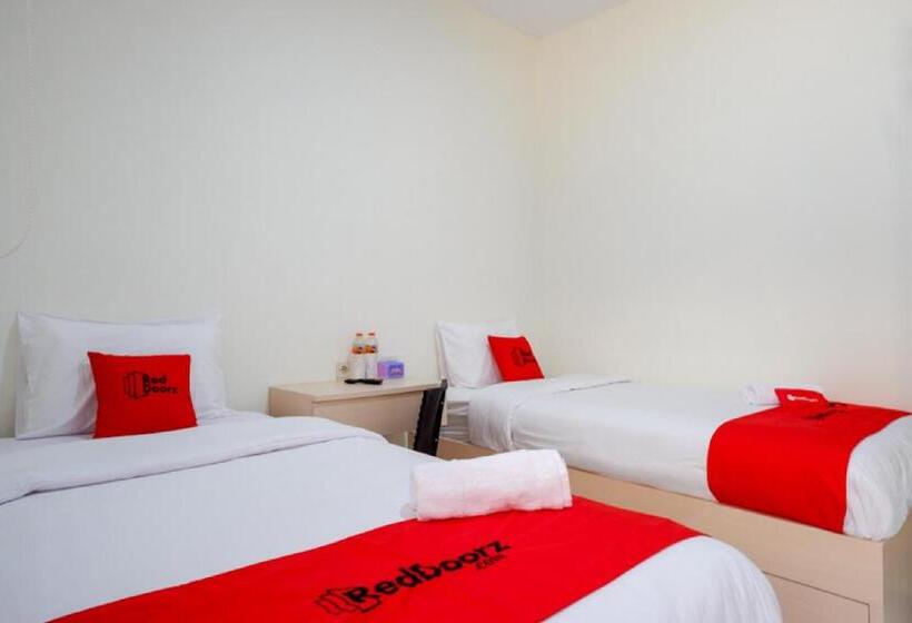 Номер Стандарт, Reddoorz Near Alun Alun Kudus 2
