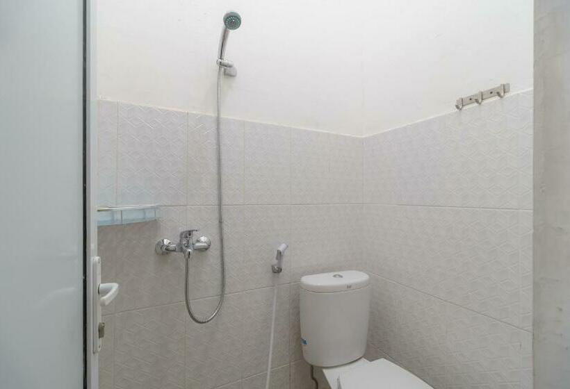 Номер Стандарт, Reddoorz Plus At Grand Tara Homestay Palembang