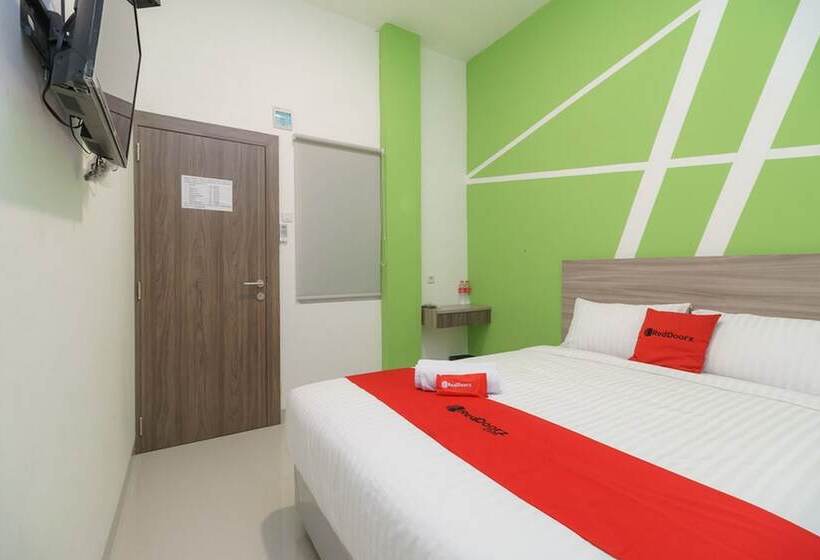 Номер Стандарт, Reddoorz Plus At Grand Tara Homestay Palembang