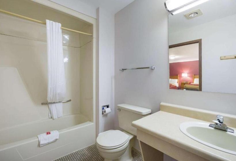 Номер Стандарт 2 Двуспальные Кровати, Econo Lodge Inn & Suites