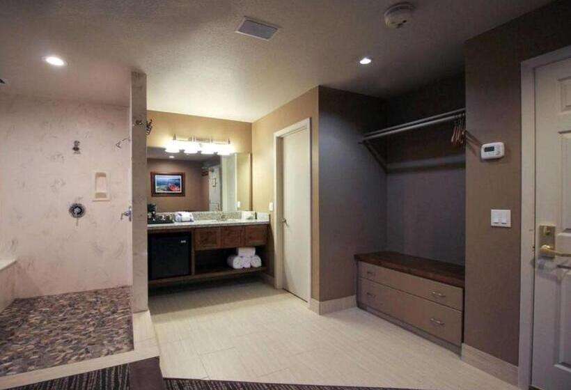 Deluxe Suite, Postmarc Hotel And Spa Suites