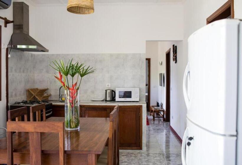 بانگلوی سوپریور, Praia Accommodation