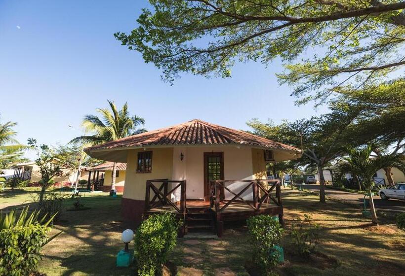 بانگلوی استاندارد, Praia Accommodation