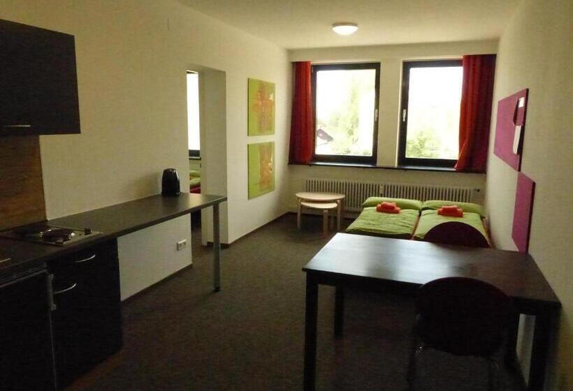 家庭间, Inselhostel