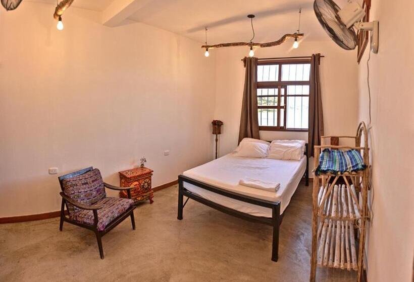 اتاق استاندارد با چشم‌انداز دریاچه, Hostal Don Cenobio