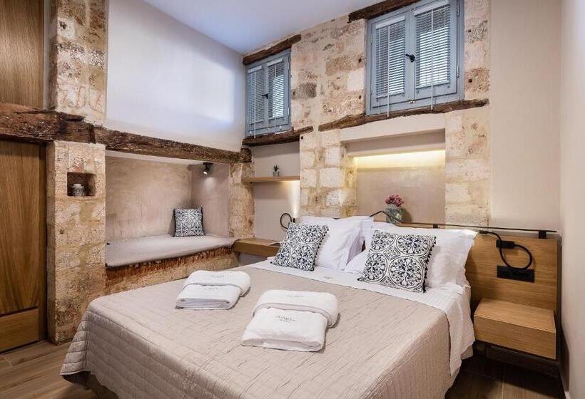 سوئیت 2 خوابه, Aoria Estate Old Port