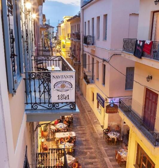 Трехместный Номер Стандарт с Балконом, Nafplion 1841