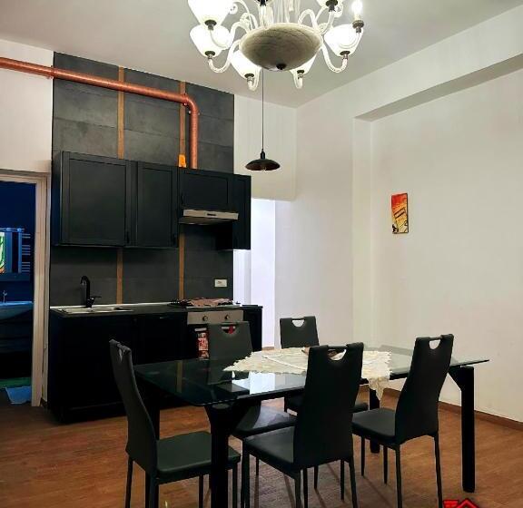 سوییت خانوادگی, Guest House La Maddalena