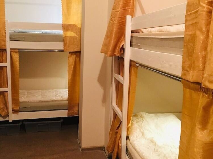 מיטה בחדר משותף, Pasternak Hostel