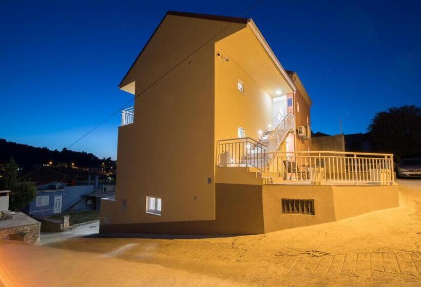 آپارتمان 2 خوابه با چشم‌انداز دریا, Apartments Sunshine Home