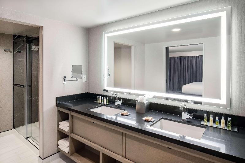 اتاق استاندارد با تخت بزرگ, Doubletree By Hilton Washington Dc North/gaithersburg