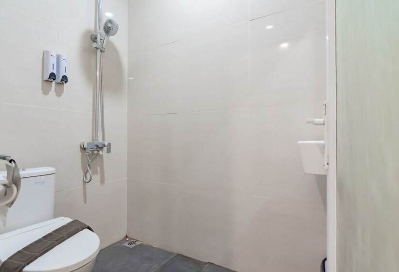 Номер Стандарт, Reddoorz Plus @ Point Phila Cihampelas