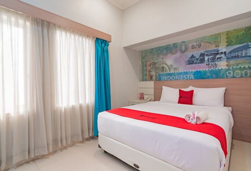 Номер Deluxe, Reddoorz Plus @ Point Phila Cihampelas