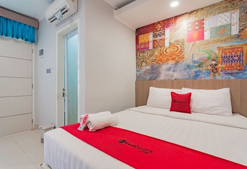 Номер Economy, Reddoorz Plus @ Point Phila Cihampelas
