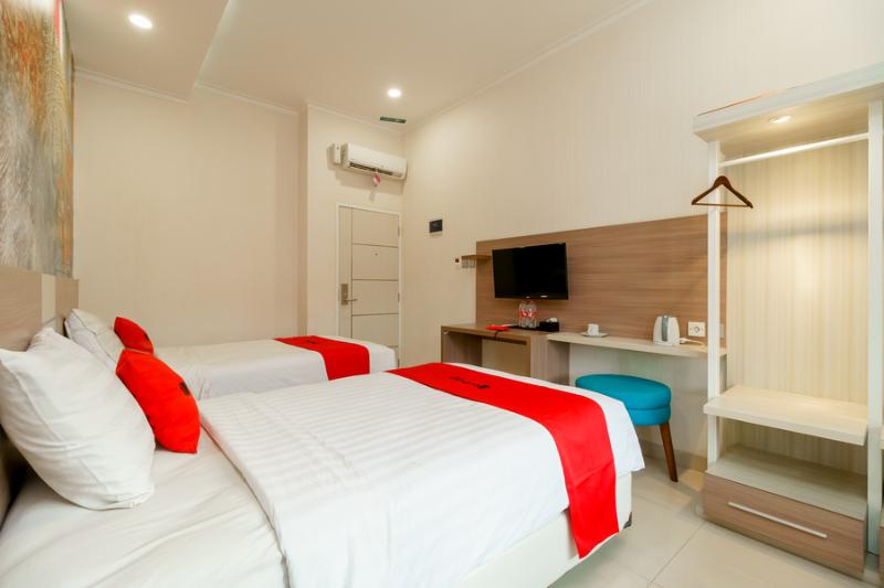 Номер Deluxe, Reddoorz Plus @ Point Phila Cihampelas