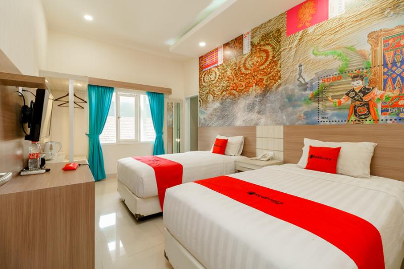 Номер Deluxe, Reddoorz Plus @ Point Phila Cihampelas