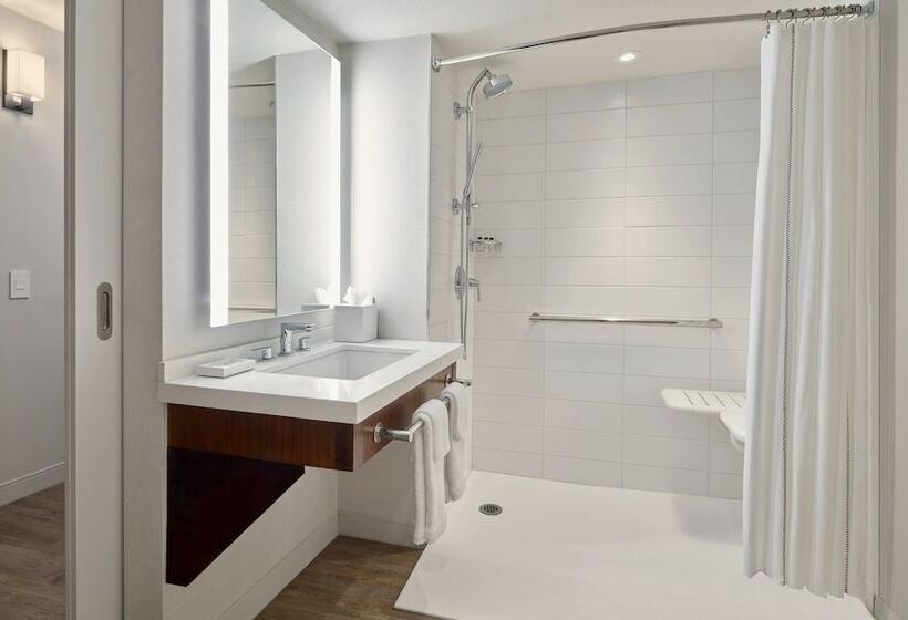 Люкс Адаптированный для Инвалидов, Delta Hotels By Marriott Denver Thornton