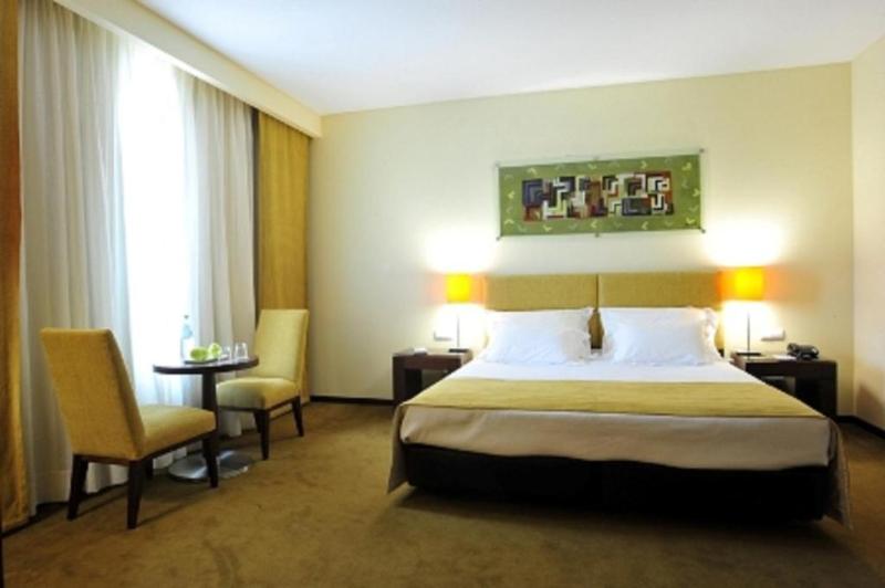 스위트 킹사이즈 침대, Holiday Inn Express & Suites Quincy I 10, An Ihg